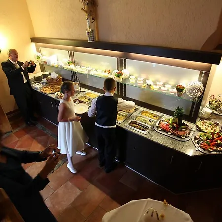 Goldene Krone מלון